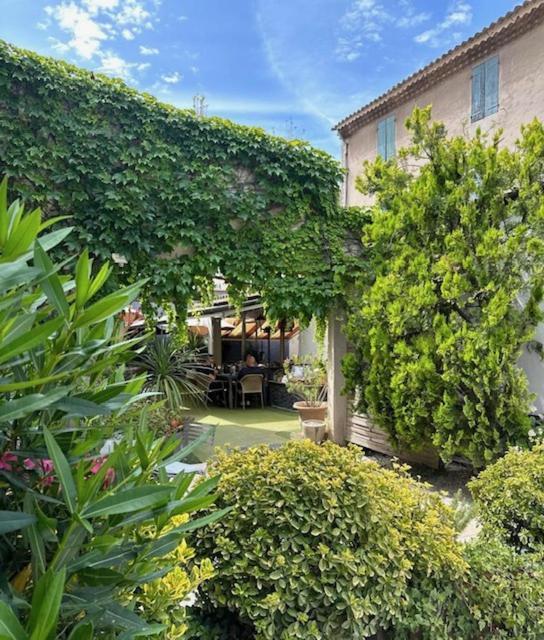 Logis Hotel La Feniere La Bouilladisse ภายนอก รูปภาพ