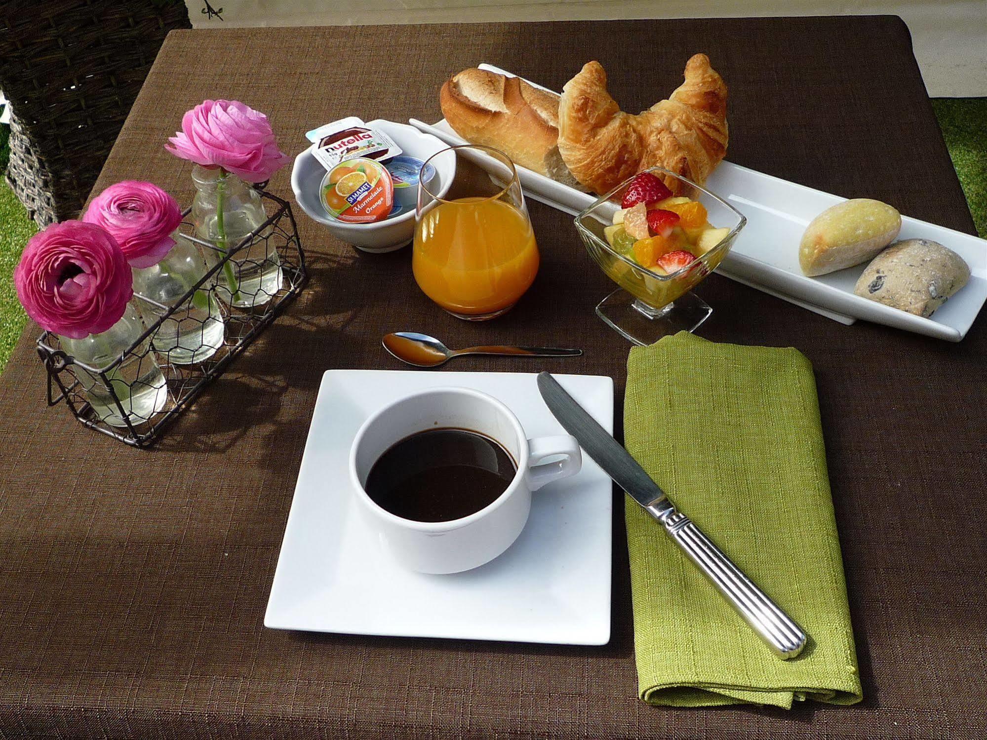Logis Hotel La Feniere La Bouilladisse ภายนอก รูปภาพ